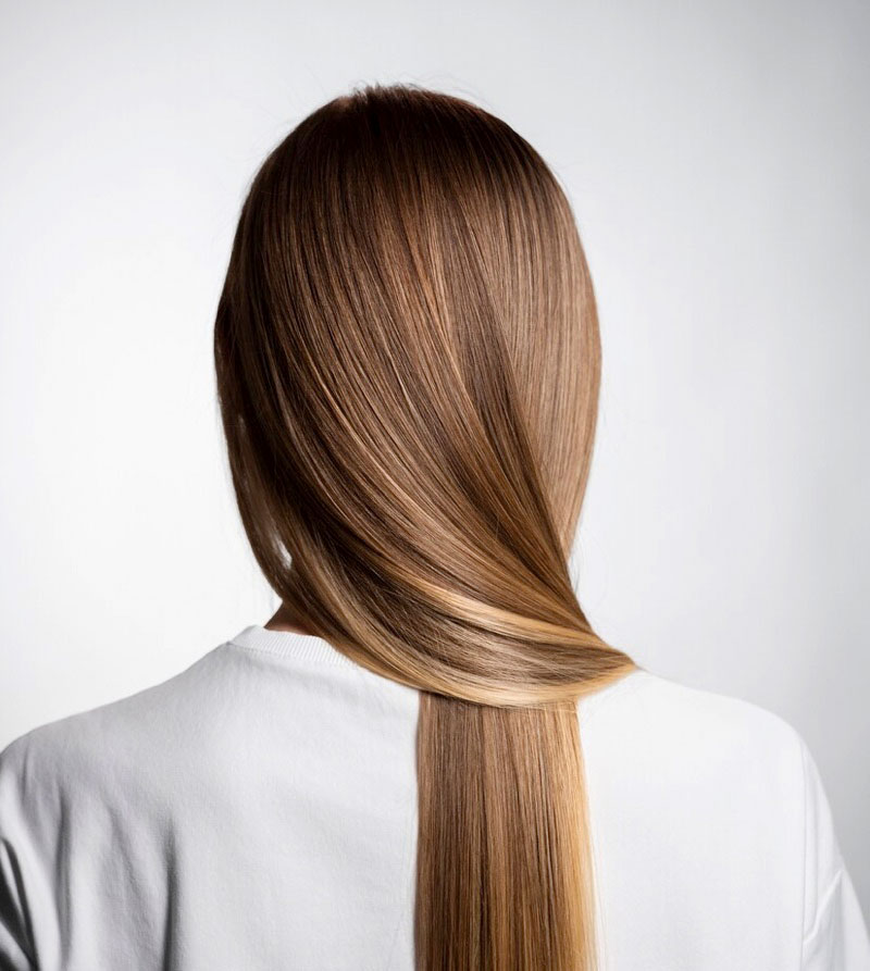 donna con capelli tagliati bene e luminosi